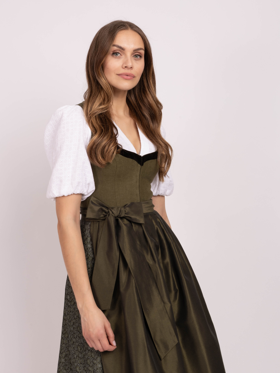Dirndl Emily