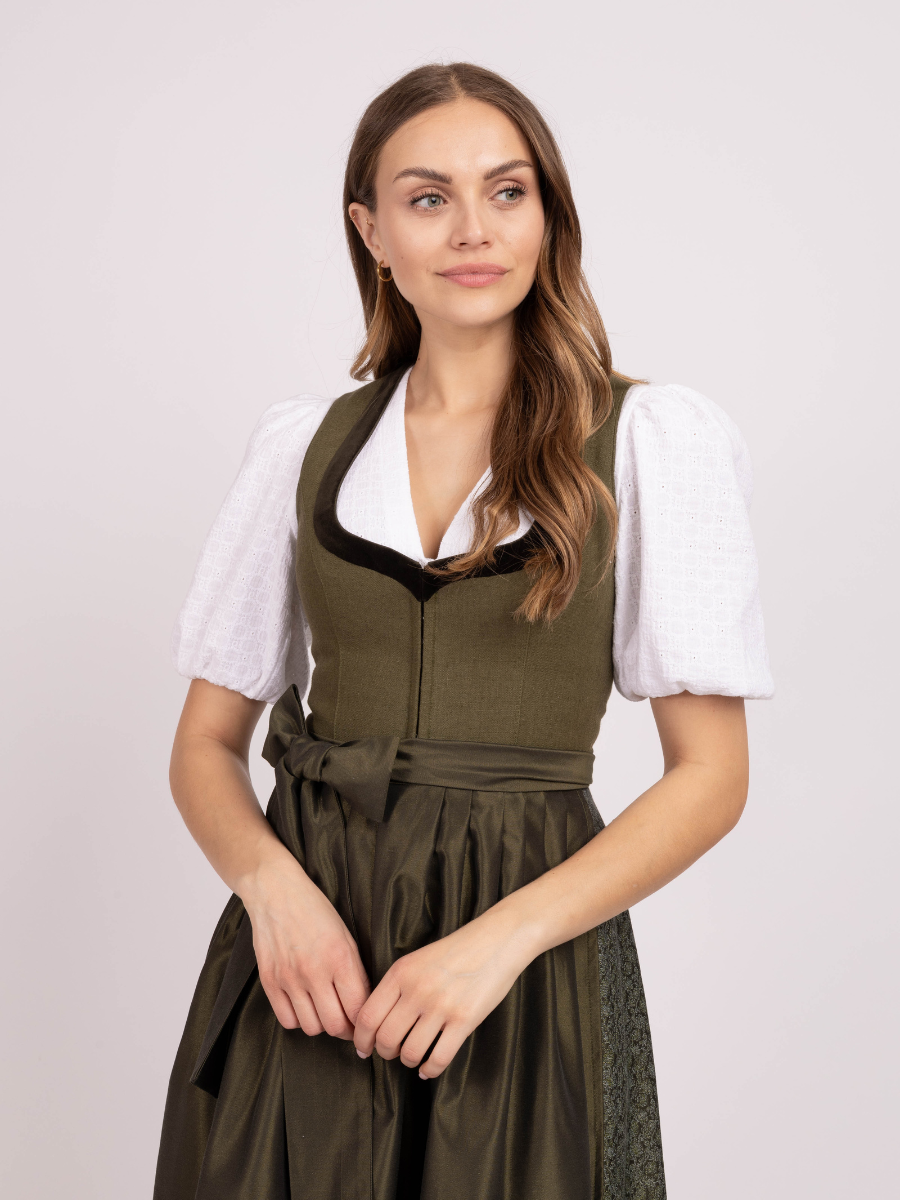 Dirndl Emily