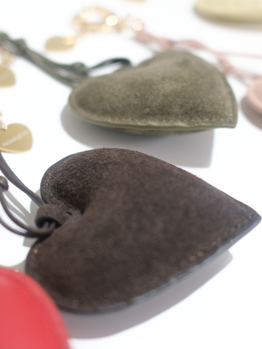 Lucy Heart Charm Amore | Braun