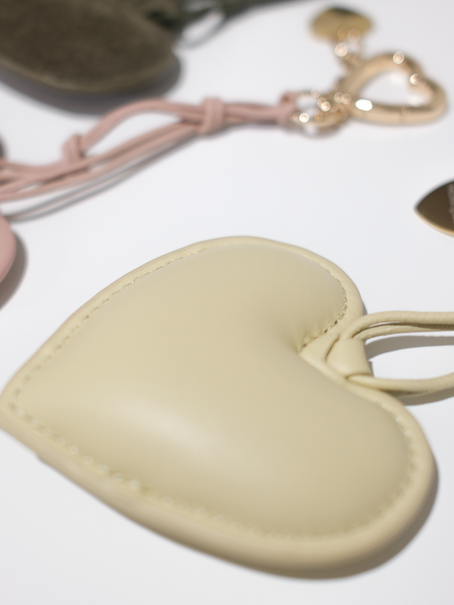 Lucy Heart Charm Amore | Braun